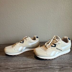 Reebok Cream, brown and White Sneakers kids sz 5, women’s